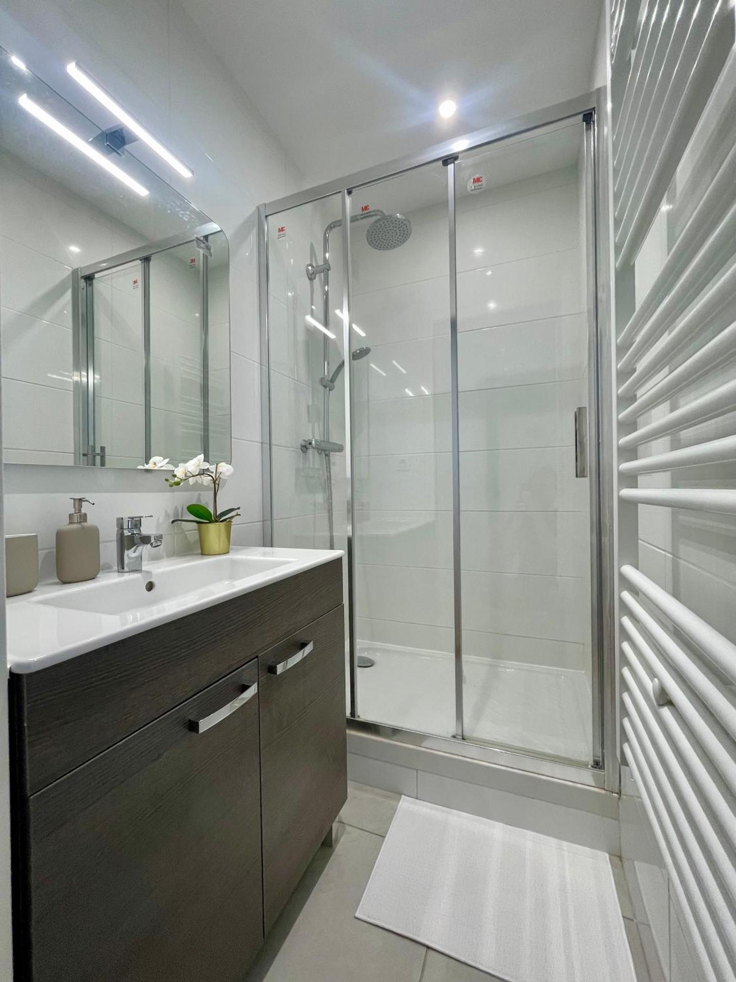 Bngo I Le Spacieux I 3 Chambres, 2 Salles De Bain, Parking Prive Gratuit, 8 Personnes, Vieux Lyon Hypercentre ภายนอก รูปภาพ